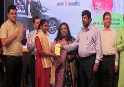 નવસારીની મહિલા બે બાળકો સાથે કાર ડ્રાઈવ કરી 65 હજાર કિ.મીની યાત્રા કરશે, ભારતના ચારે છેડે તિરંગો લહેરાવશે: સામાજિક ન્યાય કેન્દ્રીય મંત્રી શ્રી રામદાસજી આઠવલે
