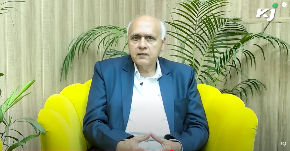 અજય રાંકા પ્રશ્નોના ઉત્તર આપતી વખતે