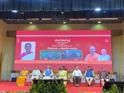 ભારતનાં રાષ્ટ્રપતિએ ગુજરાતના કંડલાનાં દીનદયાળ બંદર ખાતે રૂ.280 કરોડથી વધારેની બહુવિધ યોજનાઓનો શિલાન્યાસ કર્યો