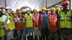 રેલવે મંત્રીએ સેવક-રંગપો રેલ લિંક પ્રોજેક્ટના સૂચિત રંગપો સ્ટેશન અને ટનલ નંબર 14નું નિરીક્ષણ કર્યું