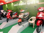 શ્રમયોગીઓને બેટરી સંચાલિત ટૂ-વ્હીલર માટે ગુજરાત સરકાર આપશે સબસીડી