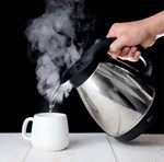 રાત્રે ગરમ પાણી પીવાથી પણ થાય છે અનેક ફાયદા, આવો જાણીએ