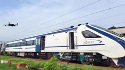 Vande Bharat Express: મુંબઈ-ગાંધીનગર વચ્ચે દોડતી વંદે ભારત એક્સપ્રેસનો થયો અકસ્માત, ભેંસોના ટોળા સાથે અથડાઈ